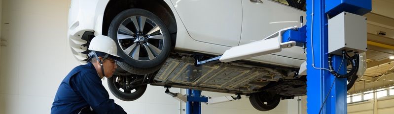 Used Nissan LEAF battery being removed