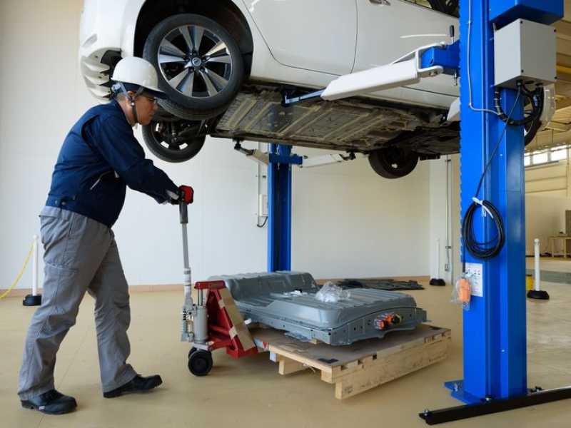 Used Nissan LEAF battery being removed